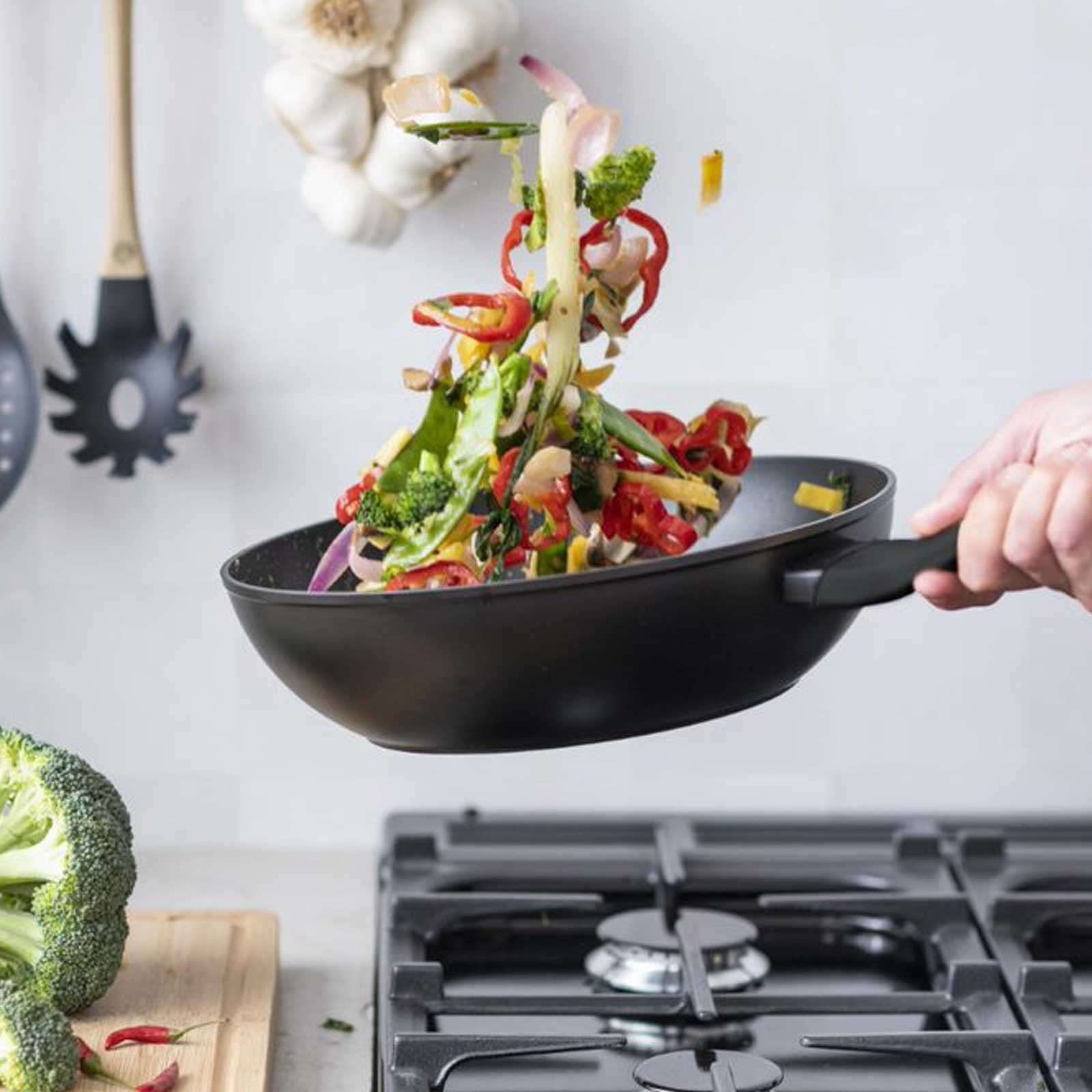 US MasterChef Wok Pan 28Cm - Essential Collection Kitchenware
